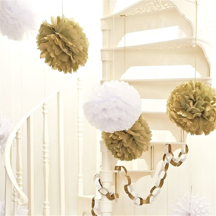 tissue-paper-pompoms-decor